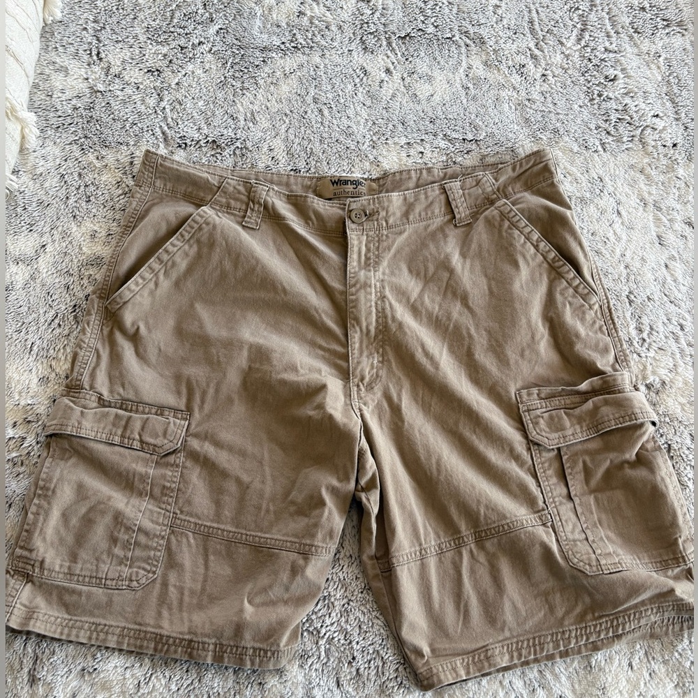 Slightly fading Wrangler Authentic size 40 cargo shorts